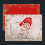 Gold Snowflakes Faire-part de naissance photo de N<br><div class="desc">Des flocons d'or bordent la photo de votre bébé sur ces annonces de naissance de Noël qui présentent également Joyeux Noël en blanc, vos noms en lettres chic et les infos de naissance de votre bébé sur le dos. Ajoutez plus de photos ou plus de détails sur le dos avec...</div>