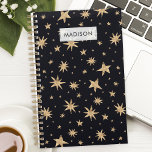 Gold Stars Black Sky tendance Starry<br><div class="desc">Séjournez organisé avec un air céleste grâce à notre planificateur étoile Gold Stars Black Sky tendance Starry. Ce planificateur élégant présente un design chic avec des étoiles dorées éparpillées dans un ciel noir, parfait pour suivre votre emploi du temps, vos tâches et vos objectifs. Customisez-le avec votre nom ou un...</div>