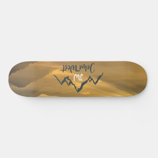 Gold sunrise personalizable mountains monogram skateboard (Horizontaal)