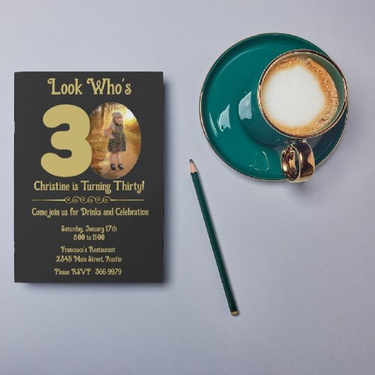 Gold sur Black avec photo 30th Birthday Invitation