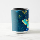 Golden Butterflies op een blauwe achtergrond Mok (Midden)