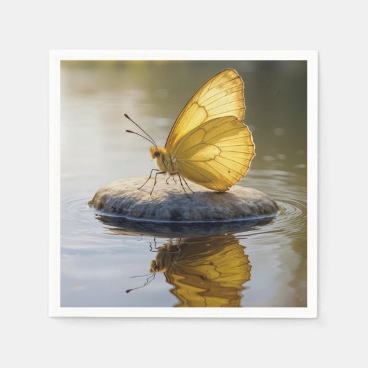 Golden Butterfly On a Rock in Water Servet (Voorkant)