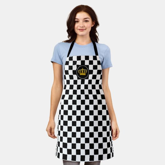 Golden Crown on Black White Chess Pattern Apron Schort (Gedragen)
