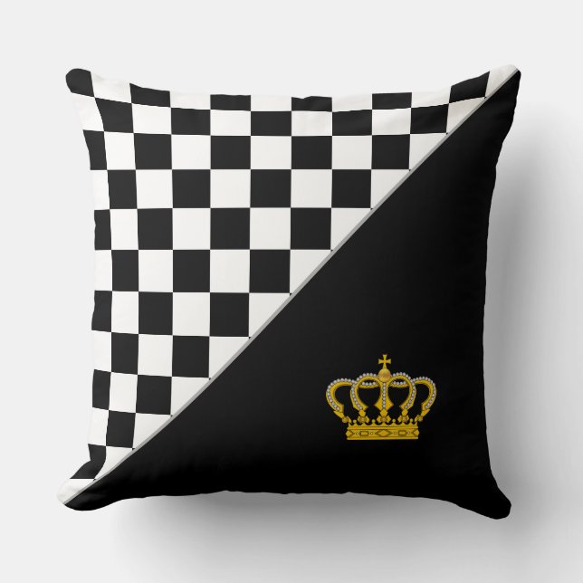 Golden Crown on Stylish Black & White Chess Kussen (Voorkant)