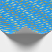 Golden Diagonal Stripes op blauw of uw eigen kleur Cadeaupapier (Hoek)