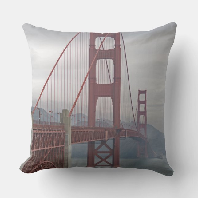 Golden gate bridge in mist. kussen (Voorkant)
