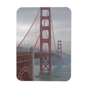 Golden gate bridge in mist. magneet