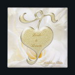 Golden Heart Wedding Favor Magnet<br><div class="desc">Coeur doré précieux sur rose blanche arrière - plan décore cette belle faveur de mariage. Vous pouvez personnaliser l'ajout de noms et de date. com.</div>