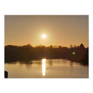 Golden Hour Serenity: Canal bij zonsondergang Foto Afdruk