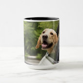 Golden Labrador in Rearview Mirror Mok (Midden)