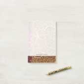 Golden leaf op rode achtergrond post-it® notes (Op bureau)