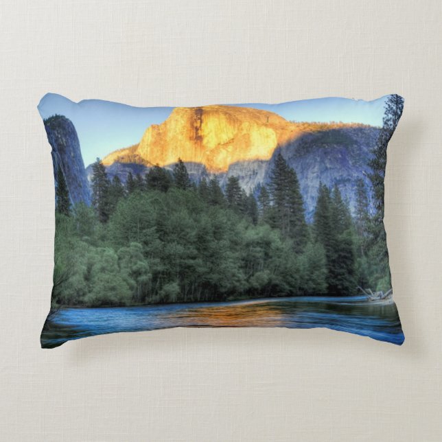 Golden Light op Half Dome Decoratief Kussen (Voorkant)