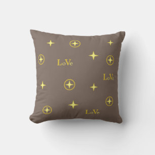Golden Love Text and Stars on Brown Sierkussen