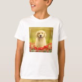 Golden Retirever in Red Flowers T-shirt (Voorkant)