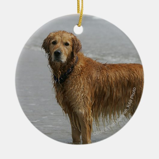 Golden Retreiver in het Zee Keramisch Ornament (Voorkant)