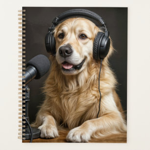 Golden Retriever animant un podcast