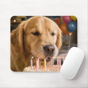 Golden Retriever Blaast Verjaardagskaarsen Uit Muismat