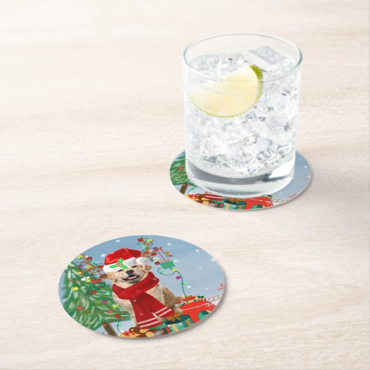 Golden Retriever Dog in sneeuw met kerstcadeaus Ronde Kartonnen Onderzetter (Insitu)