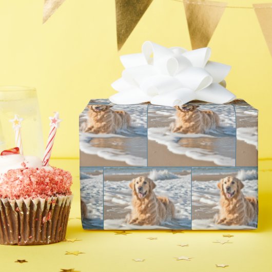 Golden Retriever in Beach Wave Cadeaupapier (Verjaardagsfeest)