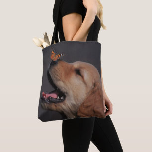 Golden Retriever met vlinder op zijn neus Tote Bag