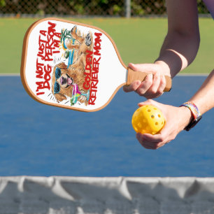 Golden Retriever met zonnebril en Drink Pickleball Paddle