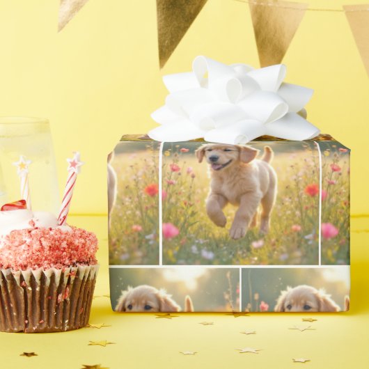 Golden Retriever Puppy Running In a Meadow Cadeaupapier (Verjaardagsfeest)