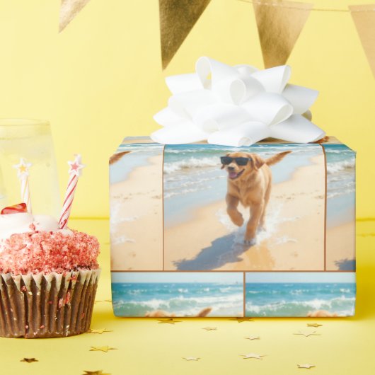 Golden Retriever Puppy Walking the Beach Cadeaupapier (Verjaardagsfeest)