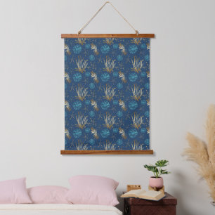 Golden Starfish & Coral Reef Patroon op Blauw Hangend Wandkleed