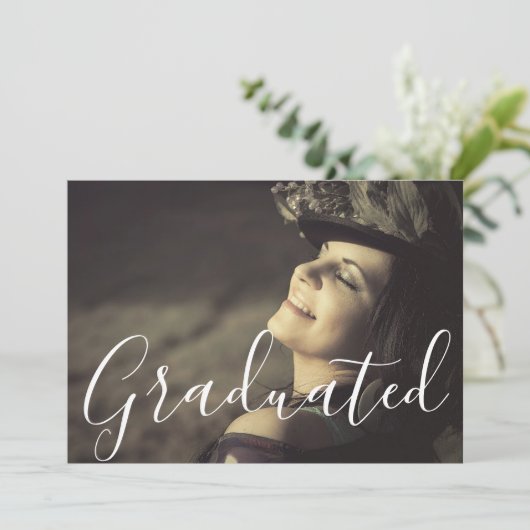 Golden Trendy Script Graduated Photo Afstuderen Kaart (Staand voorkant)