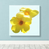 Golden Trumpet Flowers I Canvas Afdruk (Insitu (Houten vloer))