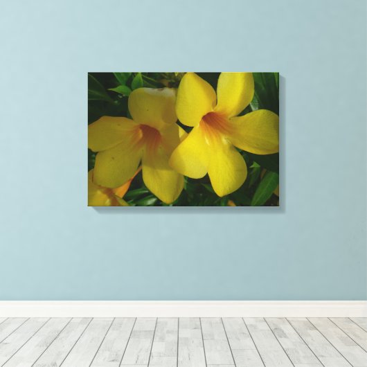 Golden Trumpet Flowers II Tropisch Canvas Afdruk (Insitu (Houten vloer))
