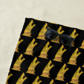 Golden Wolf Head serviette de plage noire (En situation)