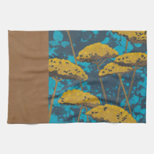 Golden Yarrow Garden met blauwe achtergrond Theedoek