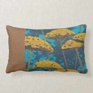 Golden Yarrow Garden met Blue Background Kussen