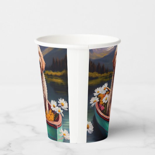 Goldendoedel op een peddel: Een Schilderachtig avo Papieren Bekers (Rechts)