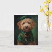 Goldendoedle Dog in St. Patrick's Day Dress Kaart (Gele Bloem)