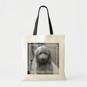 Goldendoedle Puppy in de achtertuin Tote Bag