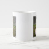 Goldendoedle Puppy Sits in Grass Extra Grote Beker (Voorkant)