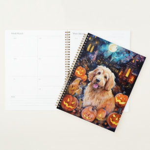 Goldendoodle Halloween avec citrouilles effrayante