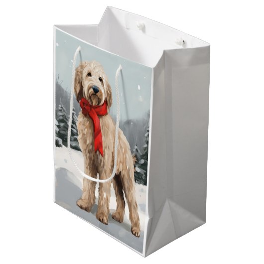 Goldendoodle Hond in Sneeuw Kerstmis Medium Cadeauzakje (Voorkant Gekanteld)