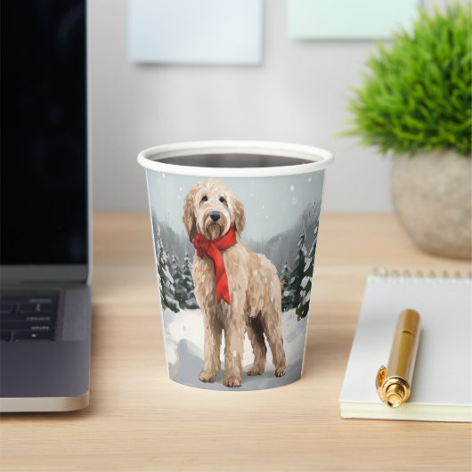 Goldendoodle Hond in Sneeuw Kerstmis Papieren Bekers (Insitu)