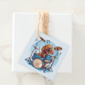 Goldendoodle hond speelt drums bedankjes labels (In situ)