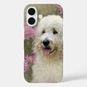 Goldendoodle in een tuin iPhone 16 hoesje