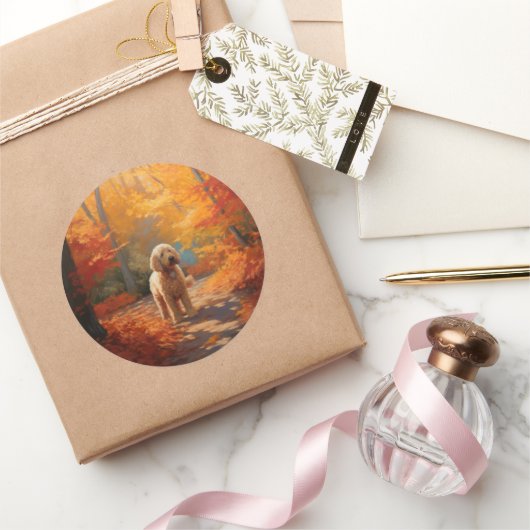 Goldendoodle in Herfstbladeren Herfst Inspire Ronde Sticker (Geschenken)