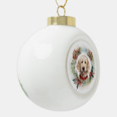 Goldendoodle Kerstkrans Feestelijke Pup Keramische Bal Ornament (Links)