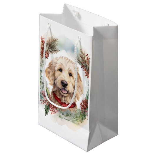 Goldendoodle Kerstkrans Feestelijke Pup Klein Cadeauzakje (Voorkant Gekanteld)