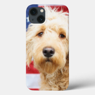 Goldendoodle met Amerikaanse vlag iPhone 13 Hoesje
