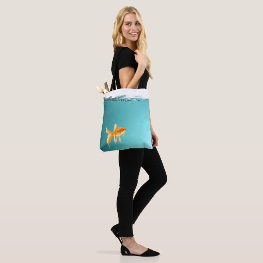 Goldfish Canvas tas All-over Print (Op model)