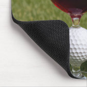 Golf bal wijnglas op gras muismat (Hoek)