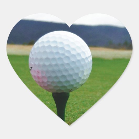 Golf Ball op een golfbaan in een berg Hart Sticker (Voorkant)